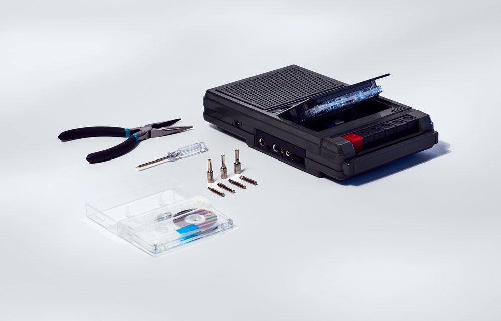Reproductor de cintas, herramientas y cinta de casete